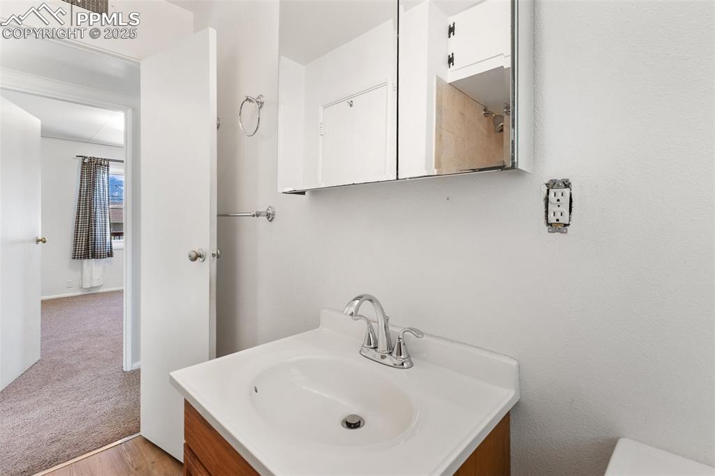 Image 13 of 36: Bathroom