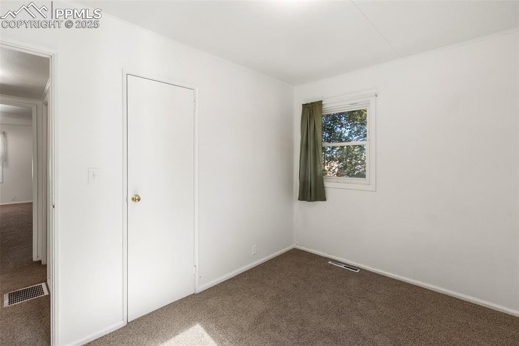 Image 17 of 36: Bedroom