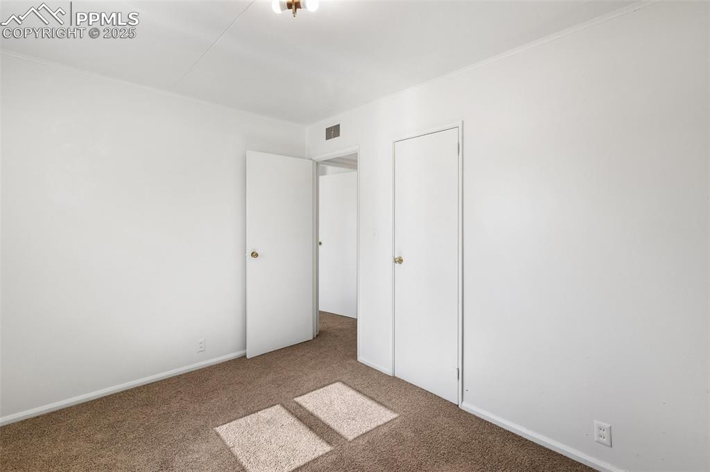 Image 18 of 36: Bedroom