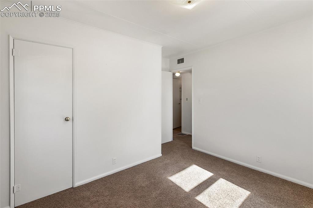 Image 21 of 36: Bedroom