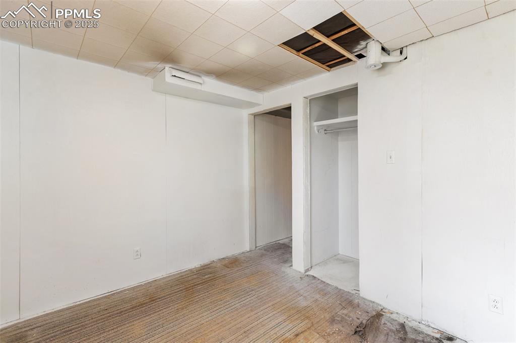 Image 30 of 36: Bedroom