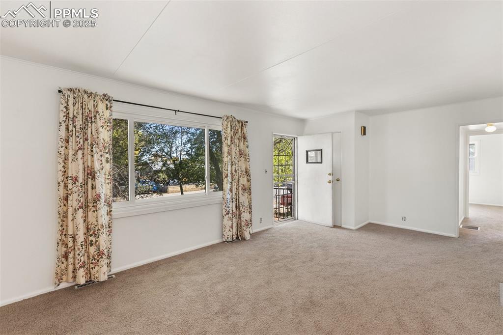 Image 5 of 36: Living Room