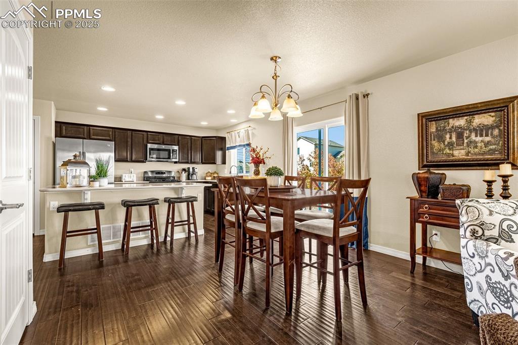 Image 10 of 36: Dining Area