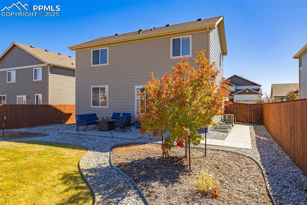 Image 31 of 36: Back of Structure