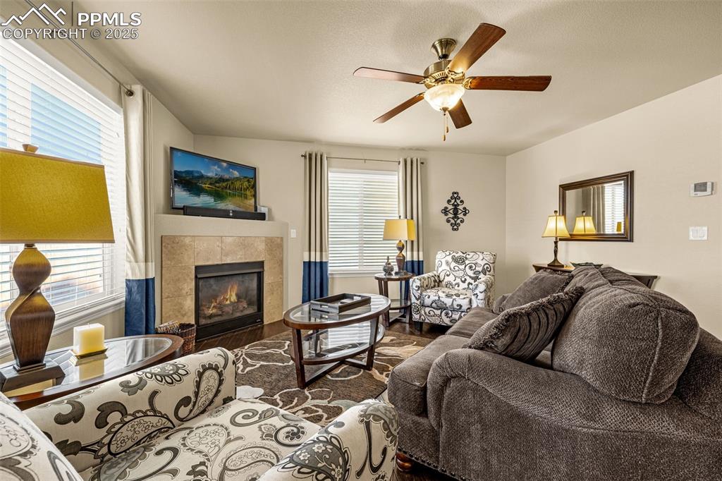 Image 6 of 36: Living Room