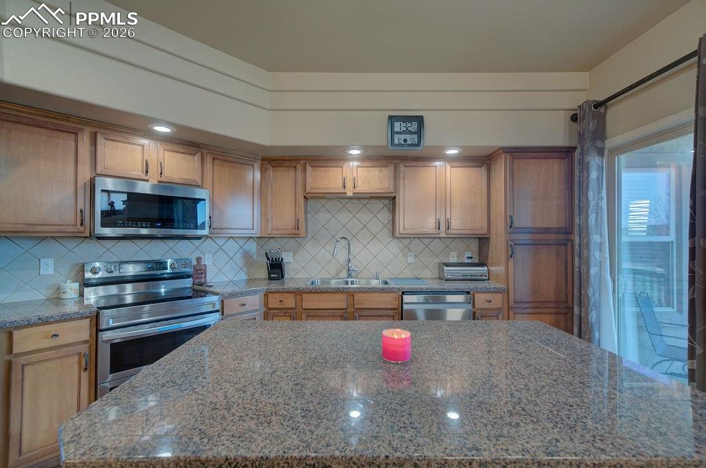 Image 14 of 37: Kitchen