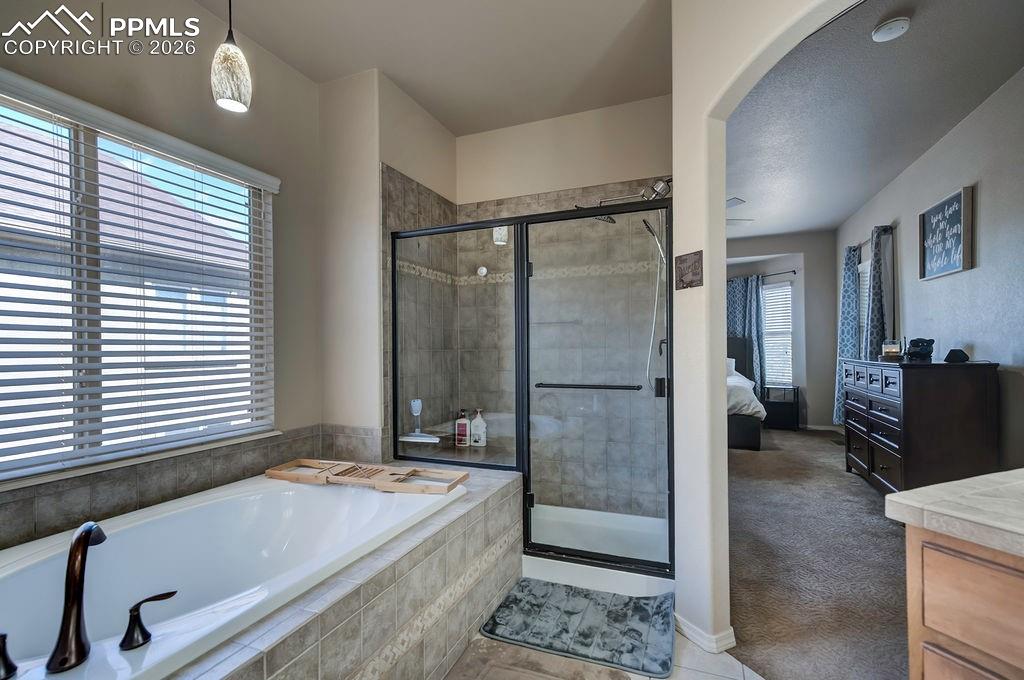 Image 26 of 37: Bathroom