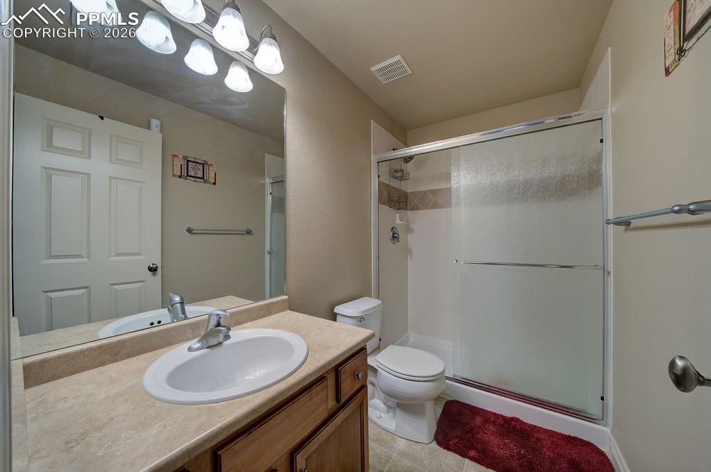 Image 33 of 37: Bathroom