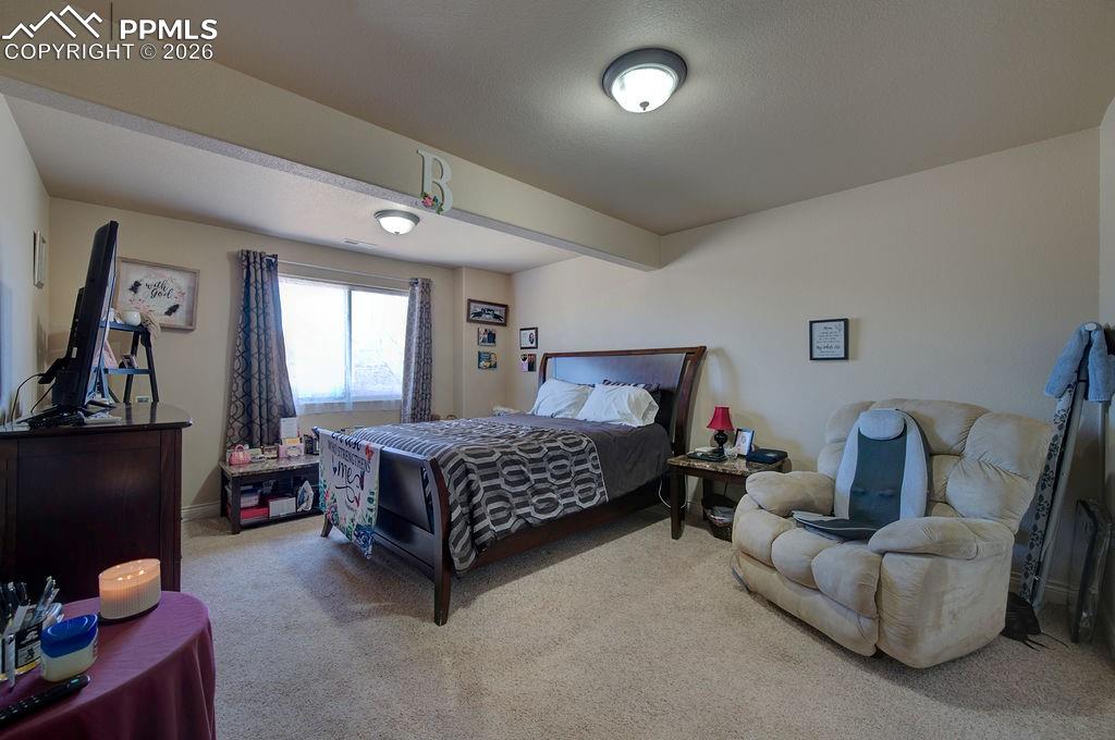 Image 34 of 37: Bedroom