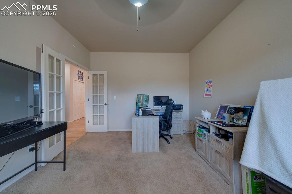 Image 36 of 37: Office