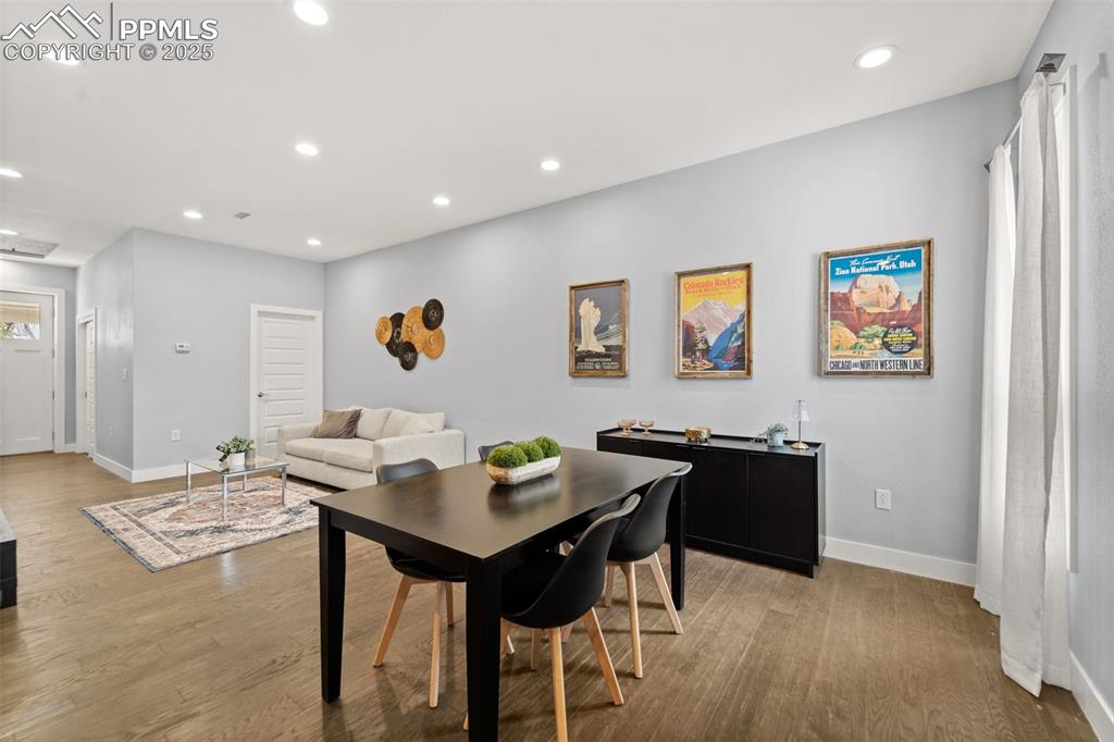 Image 12 of 30: Dining Area