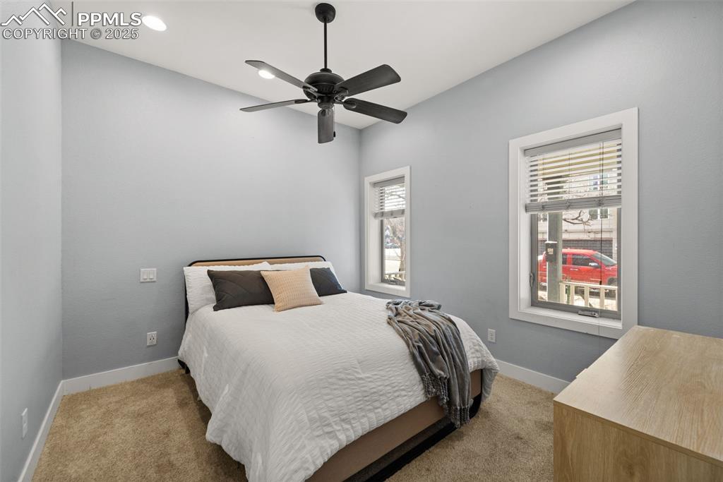Image 14 of 30: Bedroom