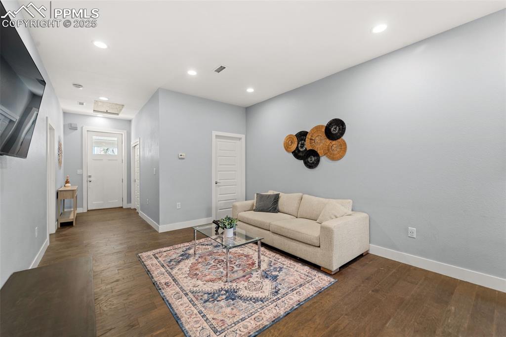 Image 6 of 30: Living Room