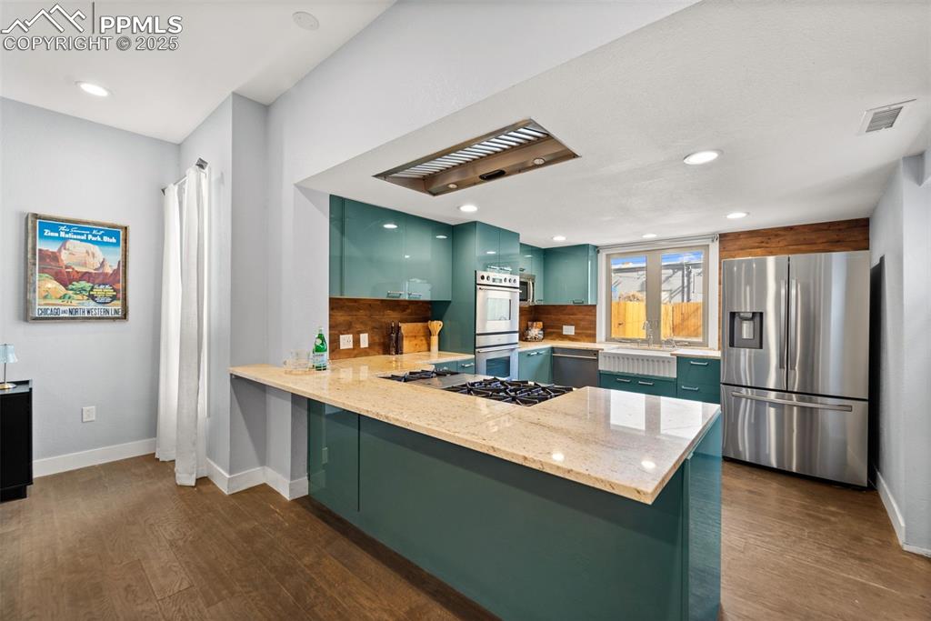 Image 8 of 30: Kitchen