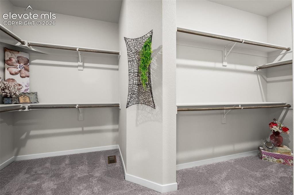 Image 21 of 33: Closet