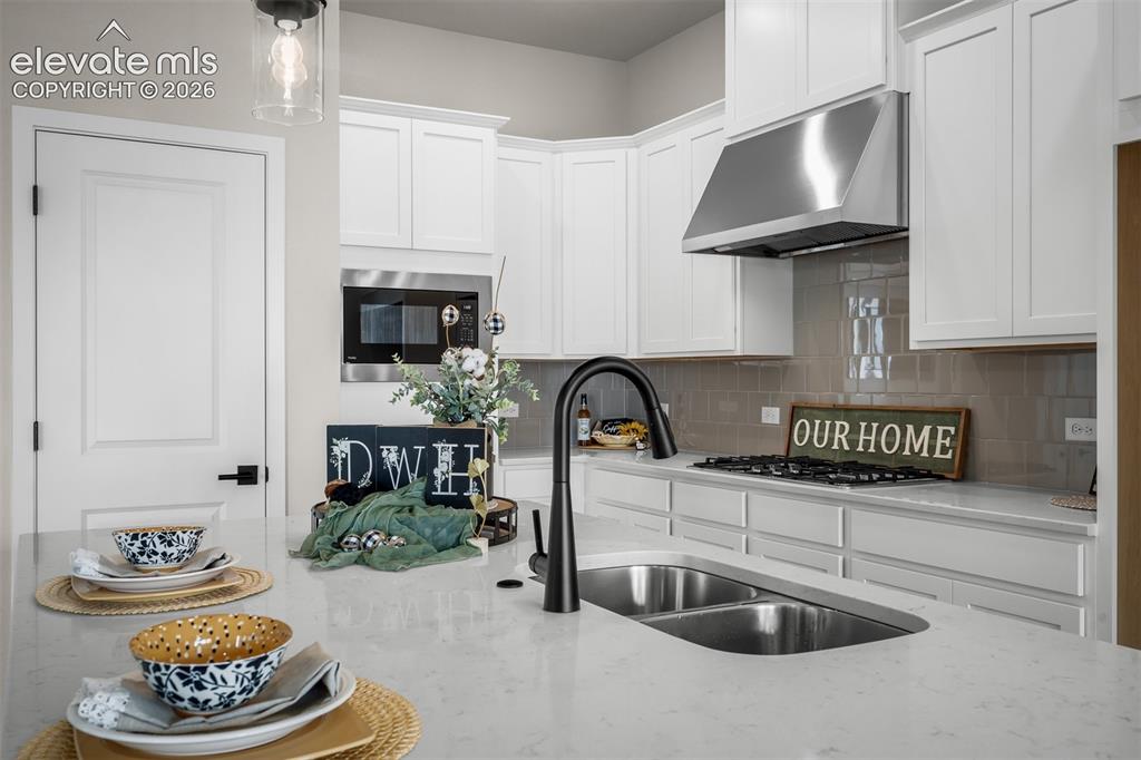 Image 6 of 33: Kitchen