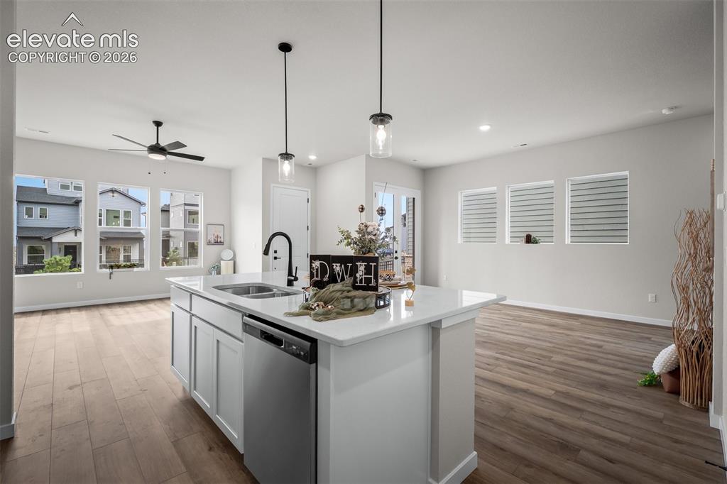 Image 9 of 33: Kitchen