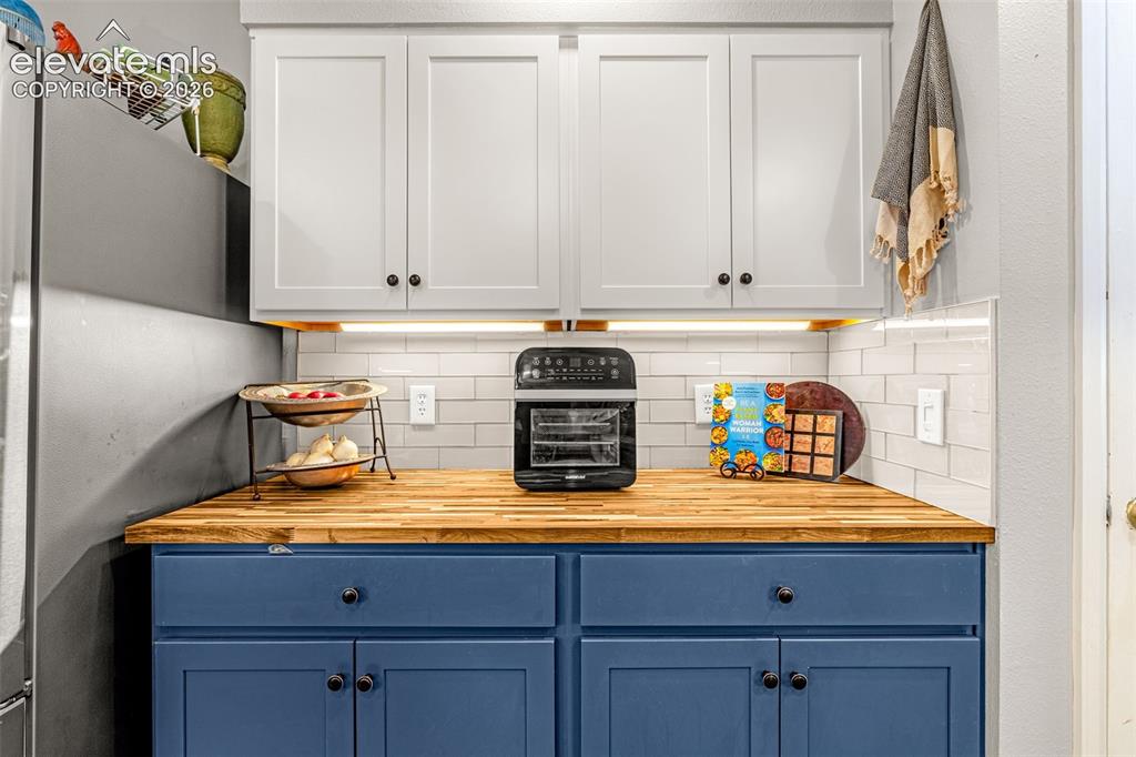 Image 13 of 47: Kitchen