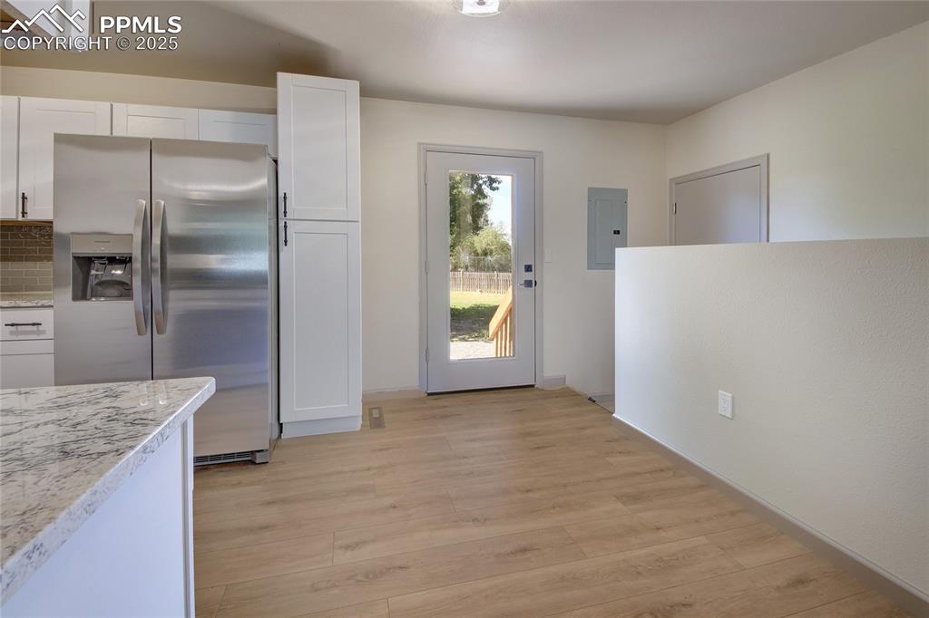 Image 11 of 49: Kitchen