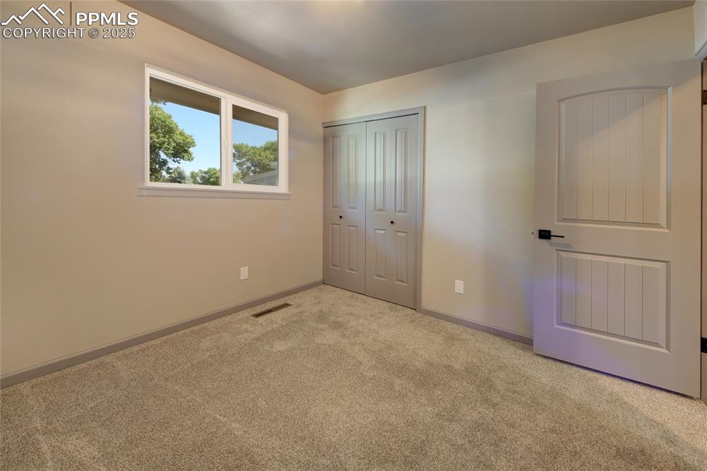 Image 20 of 49: Secondary bedroom on main