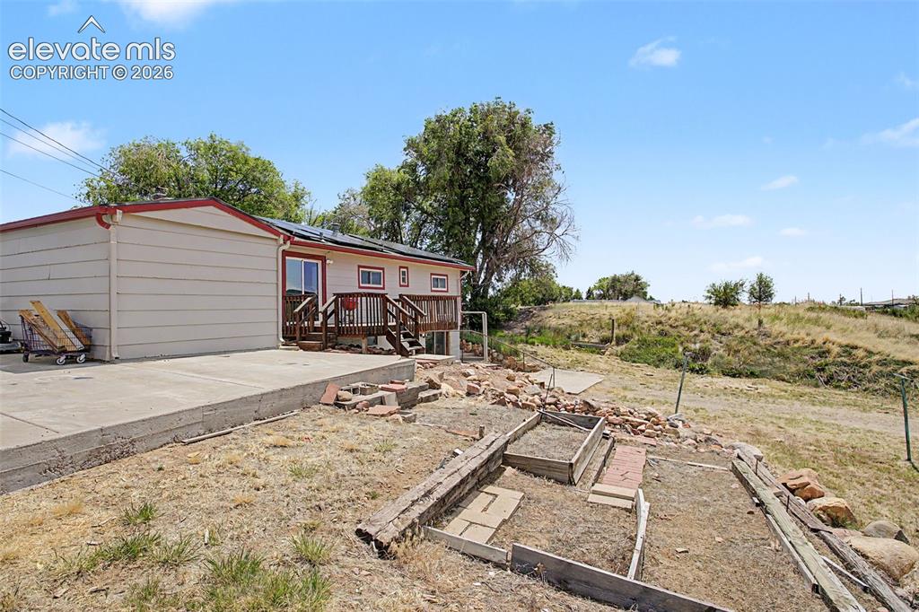 Image 18 of 39: Back of Structure