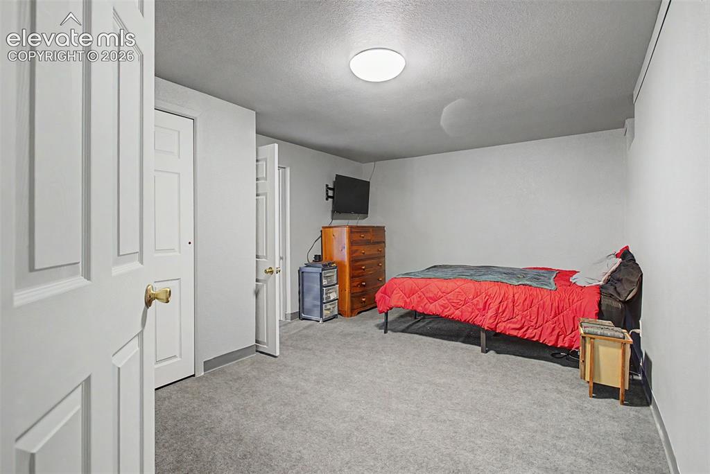 Image 32 of 39: Bedroom