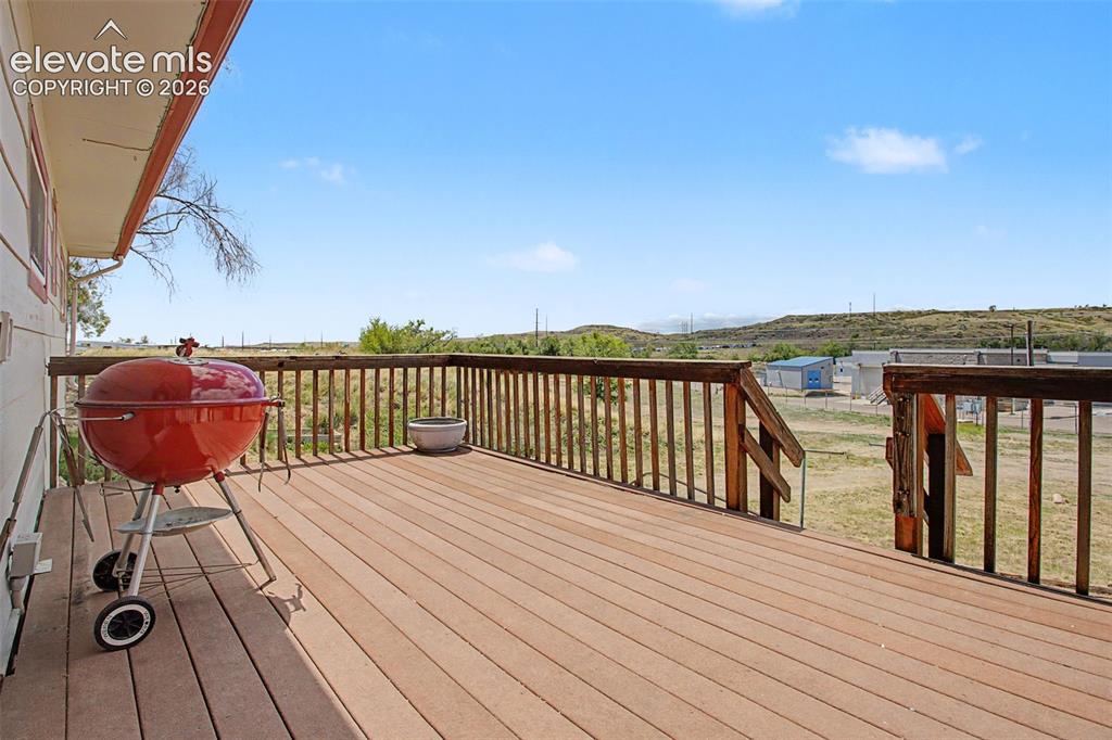 Image 6 of 39: Deck