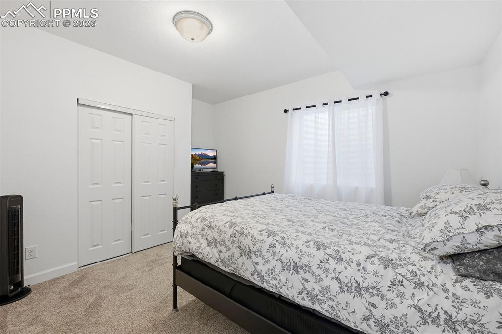 Image 10 of 44: Bedroom