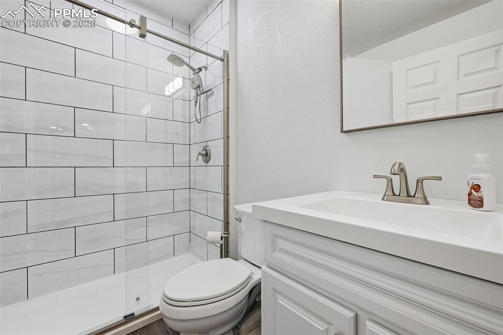 Image 18 of 44: Bathroom