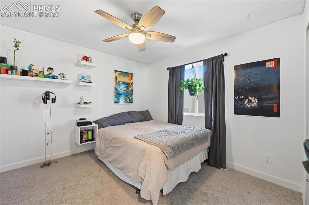 Image 19 of 44: Bedroom