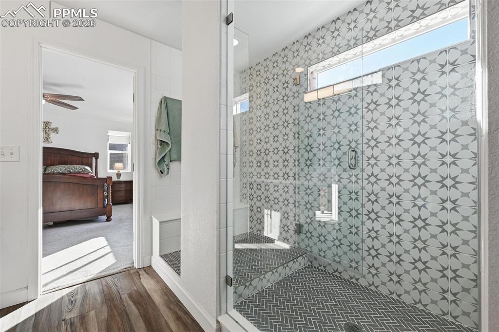 Image 24 of 44: Bathroom