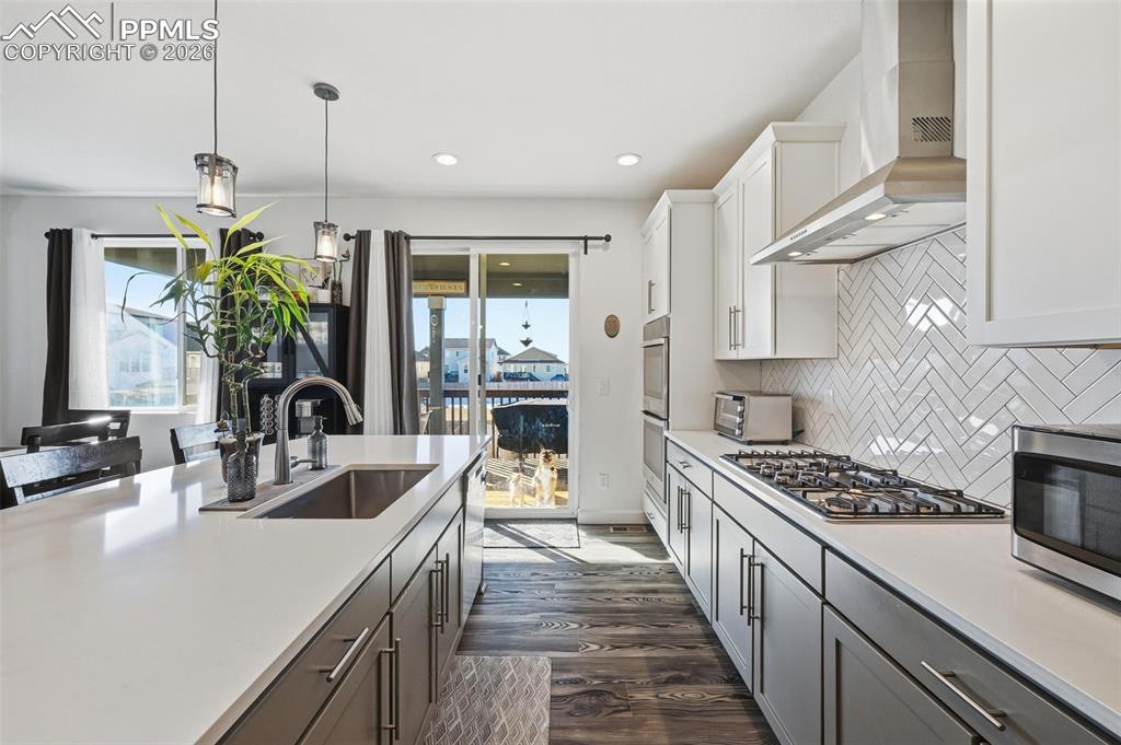 Image 29 of 44: Kitchen