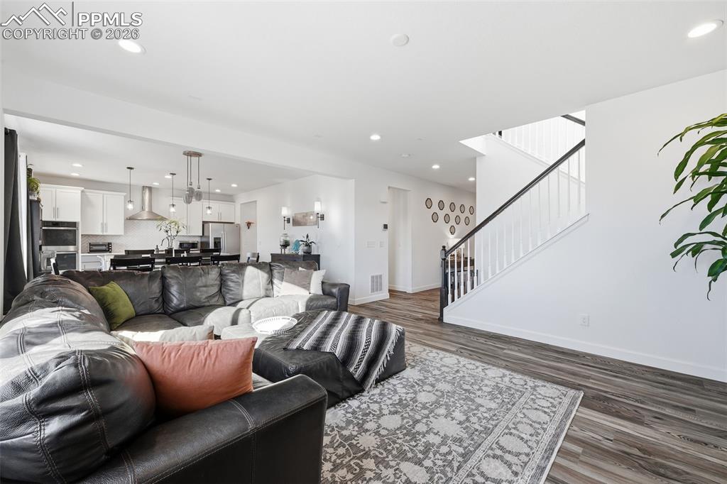 Image 36 of 44: Living Room