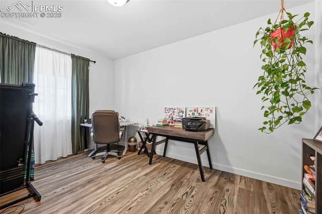 Image 39 of 44: Office