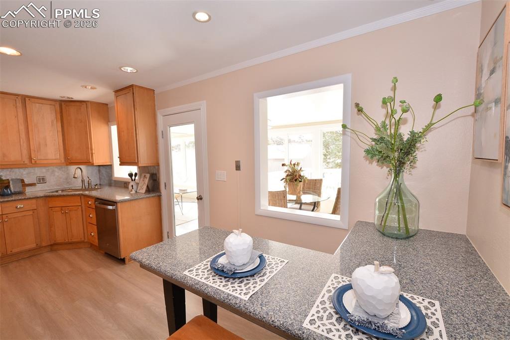 Image 11 of 50: Kitchen