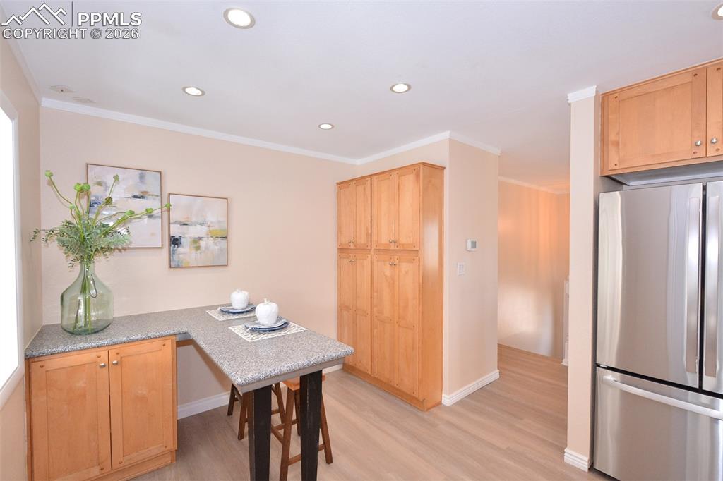 Image 12 of 50: Kitchen