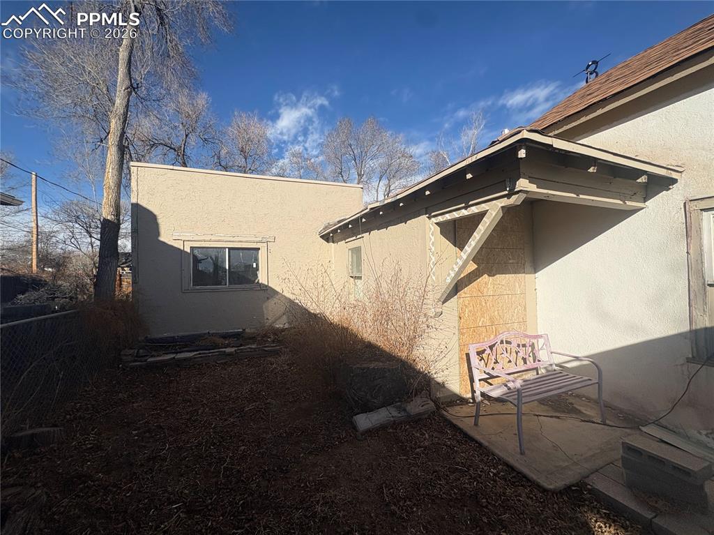 Image 12 of 15: Side of Structure