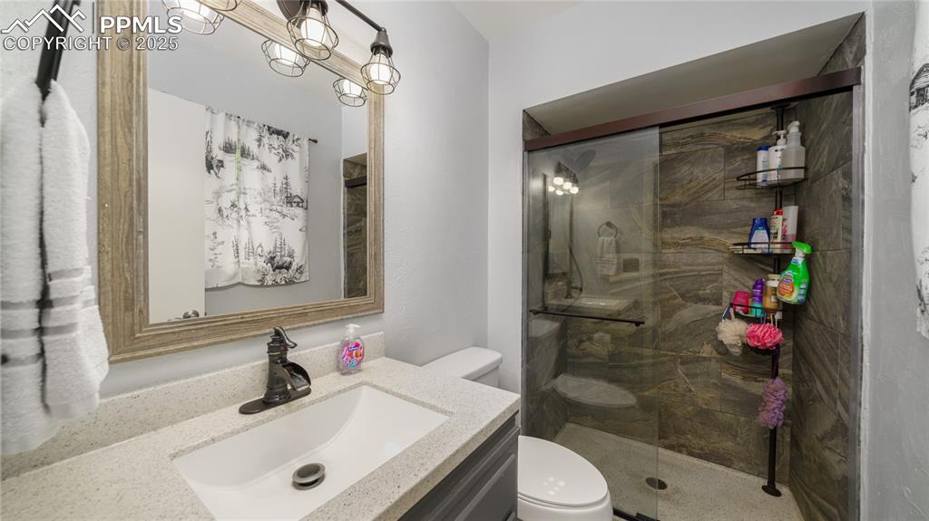 Image 11 of 33: Bathroom