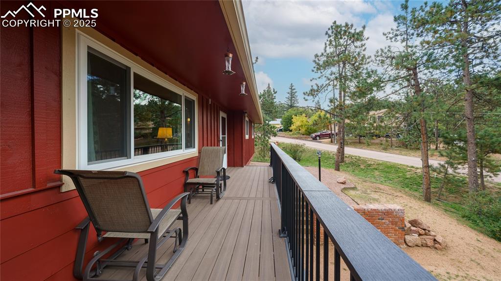 Image 23 of 33: Deck