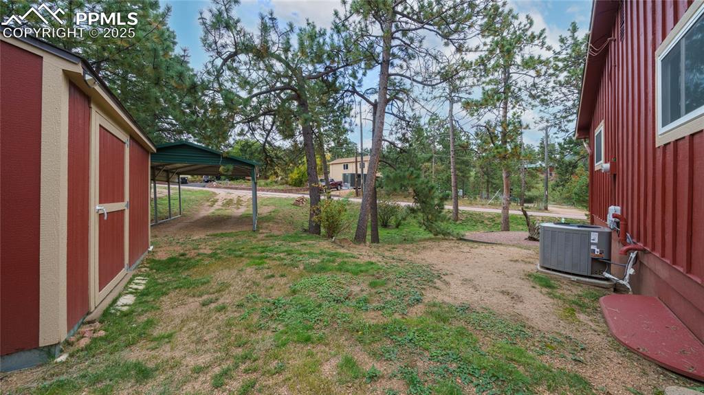 Image 25 of 33: Yard