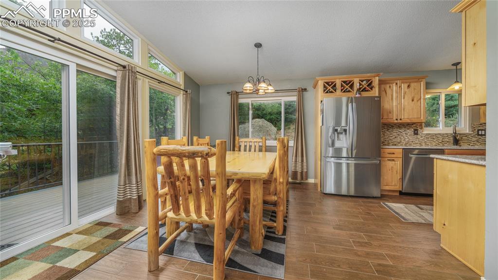 Image 6 of 33: Dining Area