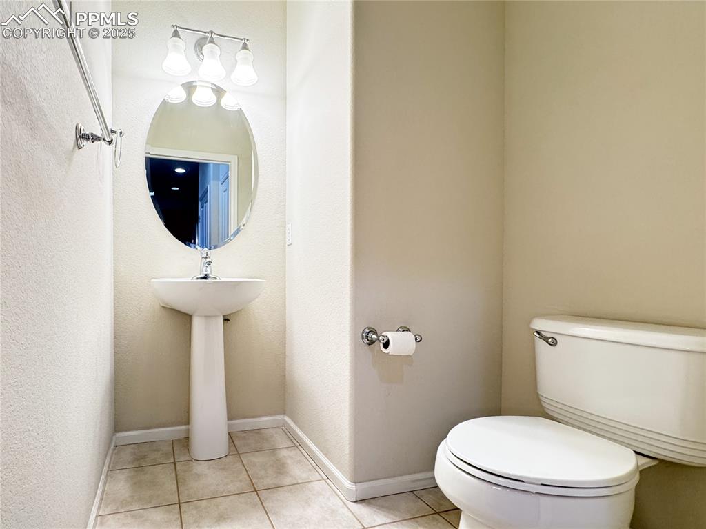 Image 17 of 40: Bathroom