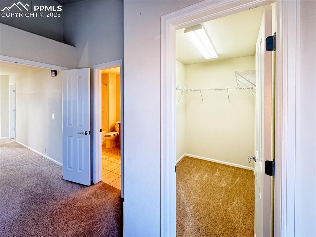 Image 26 of 40: Closet