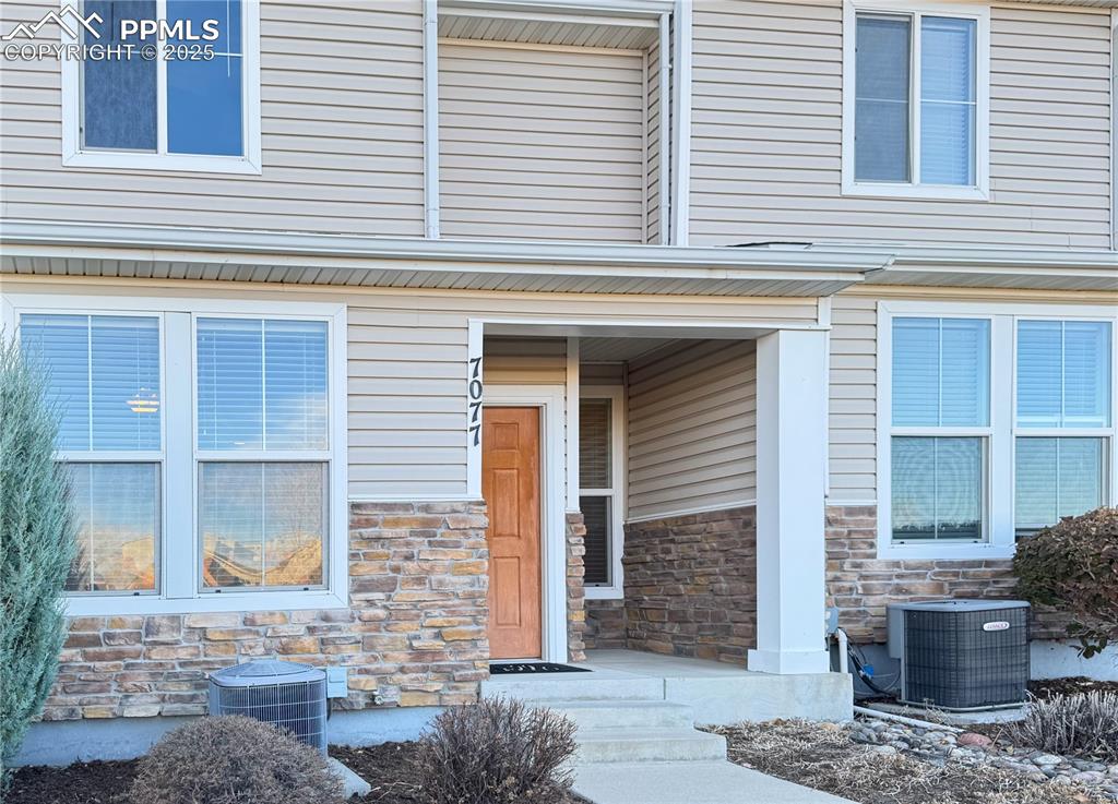 Image 3 of 40: Entry