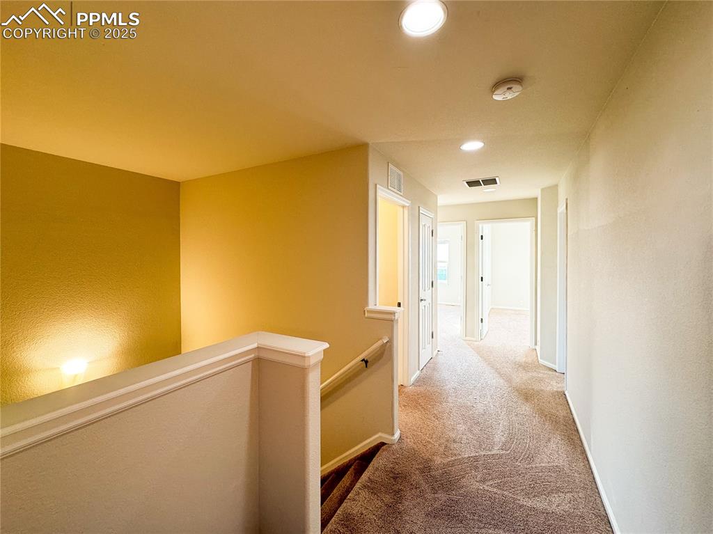 Image 30 of 40: Upstairs hallway