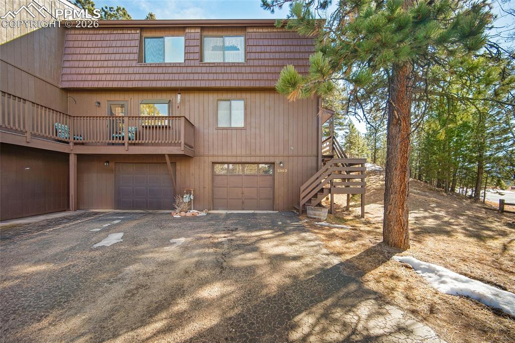 Image 1 of 48: End Unit, super quite in the trees