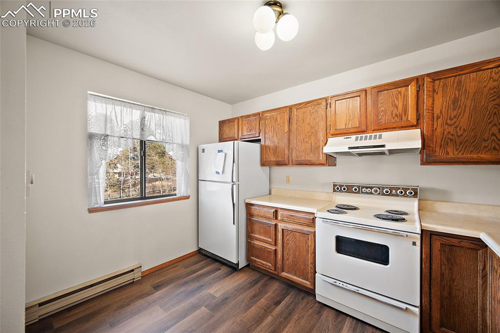 Image 12 of 48: Kitchen