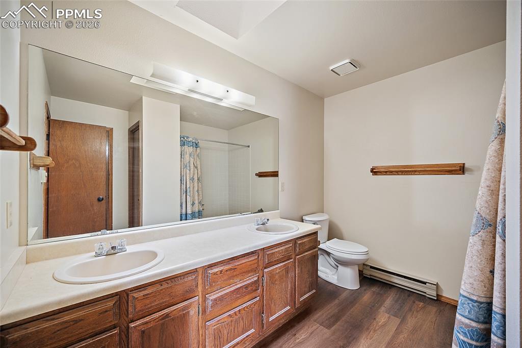 Image 22 of 48: Bathroom, direct access to Primary bedroom