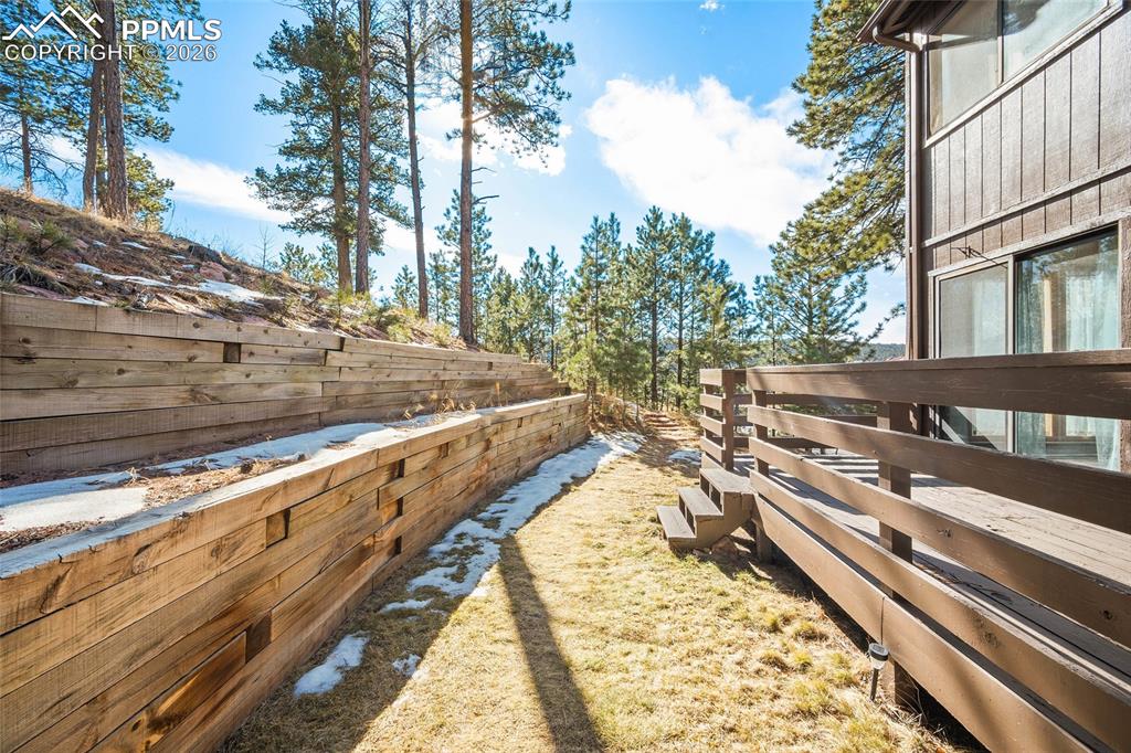 Image 35 of 48: Yard