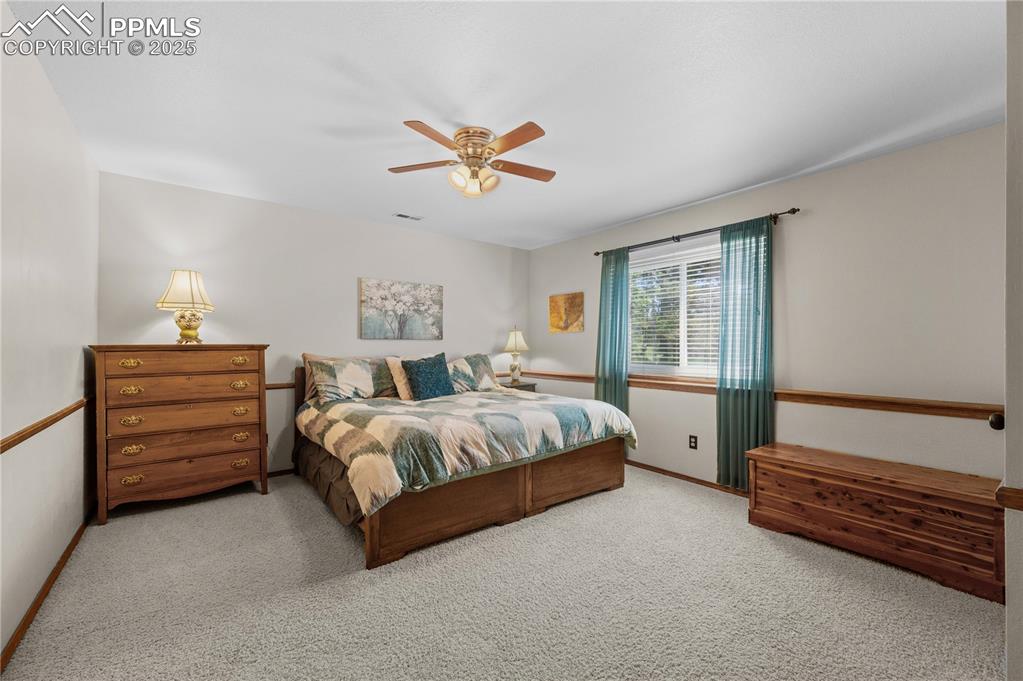 Image 19 of 33: Bedroom